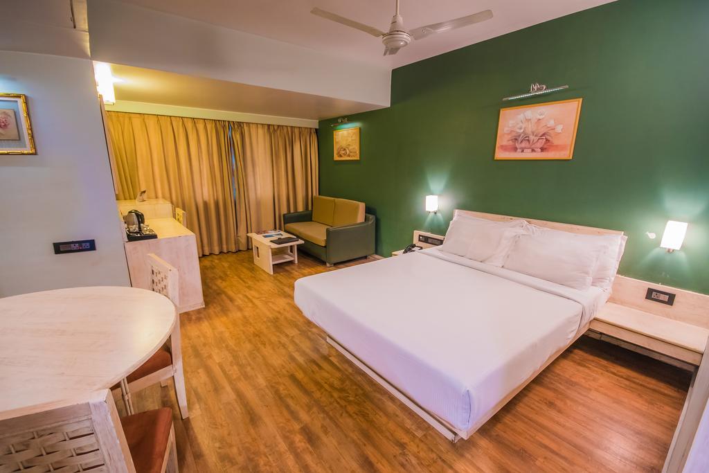 Infiniti Hotel And Spa Indore Bagian luar foto