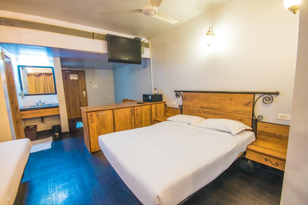 Infiniti Hotel And Spa Indore Bagian luar foto
