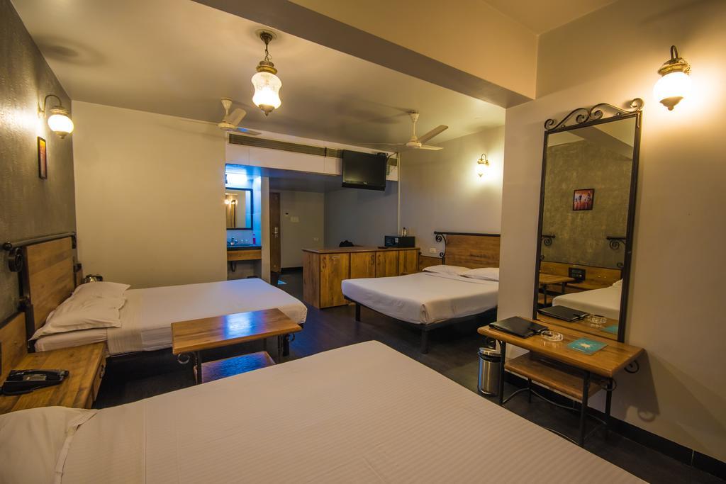 Infiniti Hotel And Spa Indore Bagian luar foto