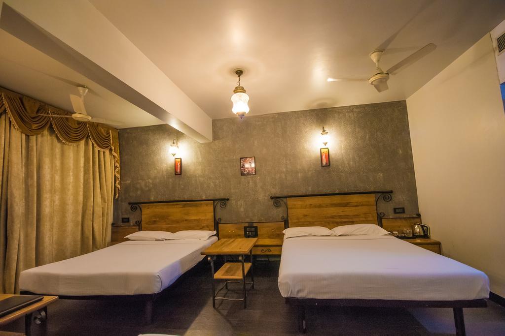 Infiniti Hotel And Spa Indore Bagian luar foto