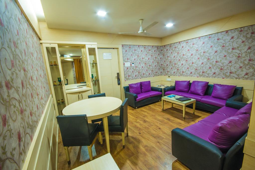 Infiniti Hotel And Spa Indore Bagian luar foto