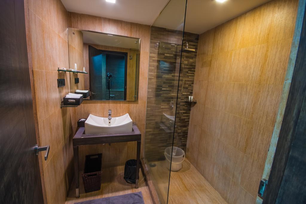 Infiniti Hotel And Spa Indore Bagian luar foto