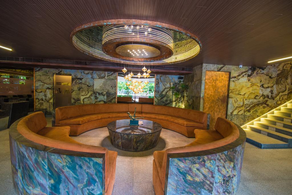 Infiniti Hotel And Spa Indore Bagian luar foto