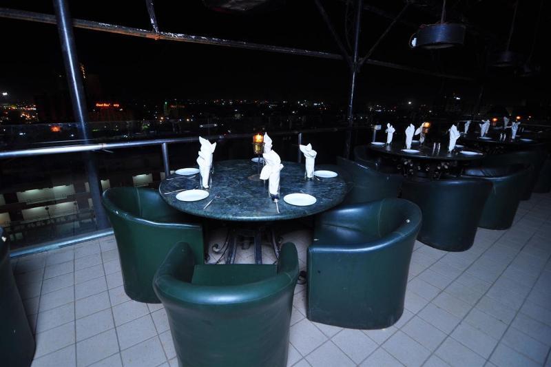 Infiniti Hotel And Spa Indore Bagian luar foto