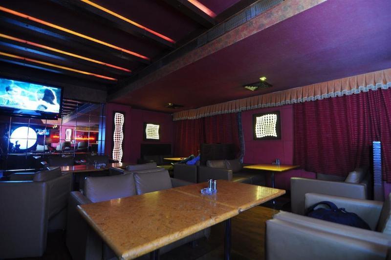 Infiniti Hotel And Spa Indore Bagian luar foto