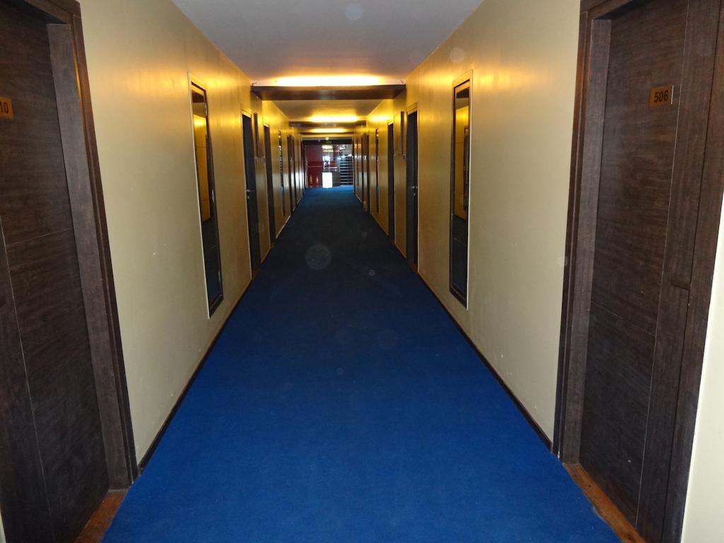 Infiniti Hotel And Spa Indore Bagian luar foto