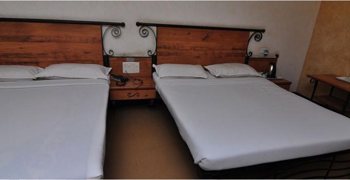 Infiniti Hotel And Spa Indore Bagian luar foto