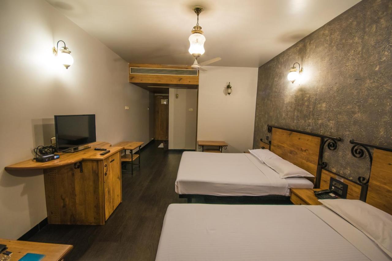 Infiniti Hotel And Spa Indore Bagian luar foto