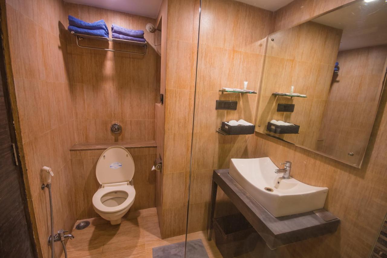 Infiniti Hotel And Spa Indore Bagian luar foto