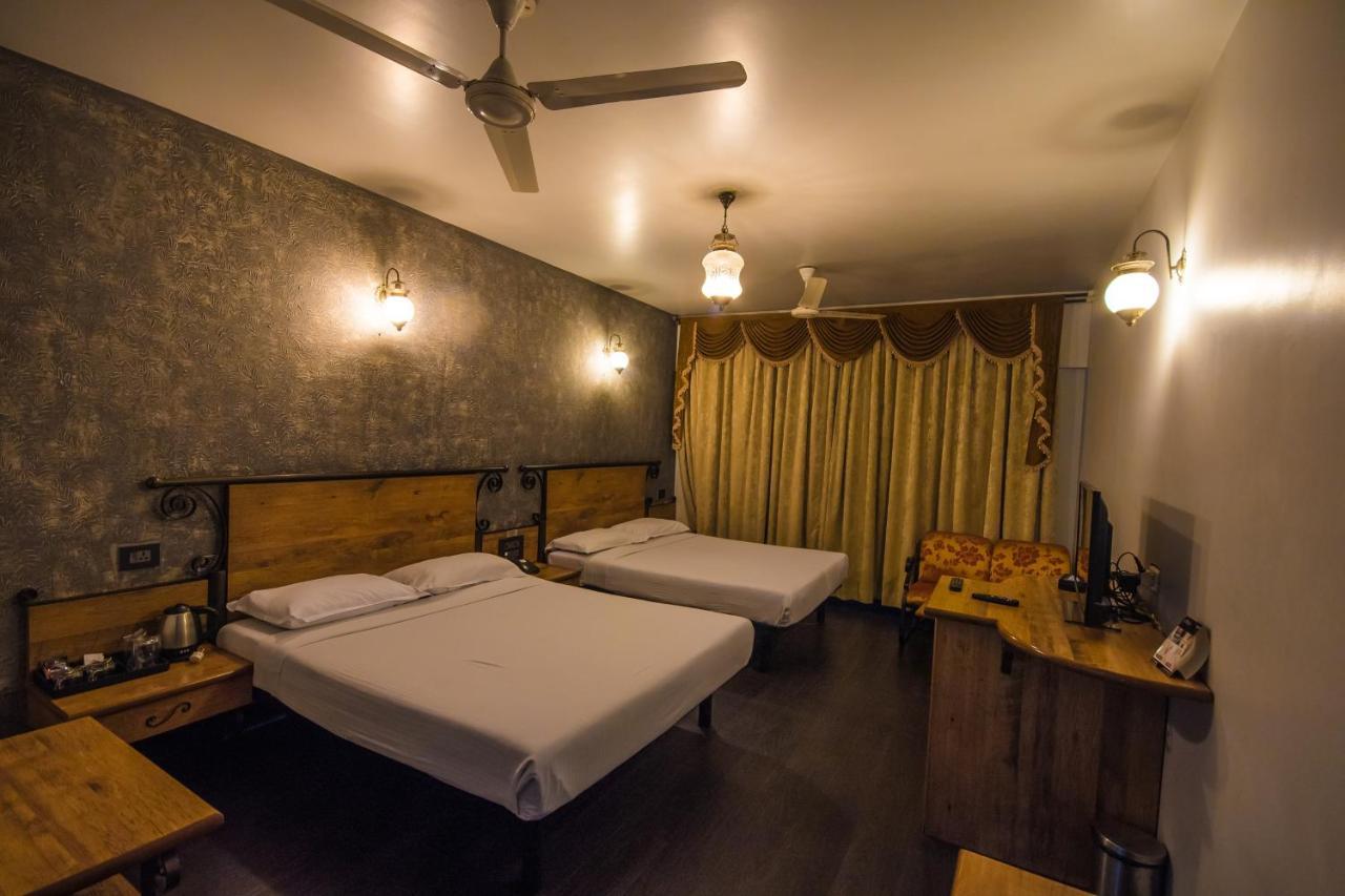 Infiniti Hotel And Spa Indore Bagian luar foto